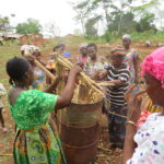 Formation de 90 Agriculteurs à la Production de Biochar à partir de Tiges de Maïs dans les Régions du Centre et de l’Ouest Cameroun