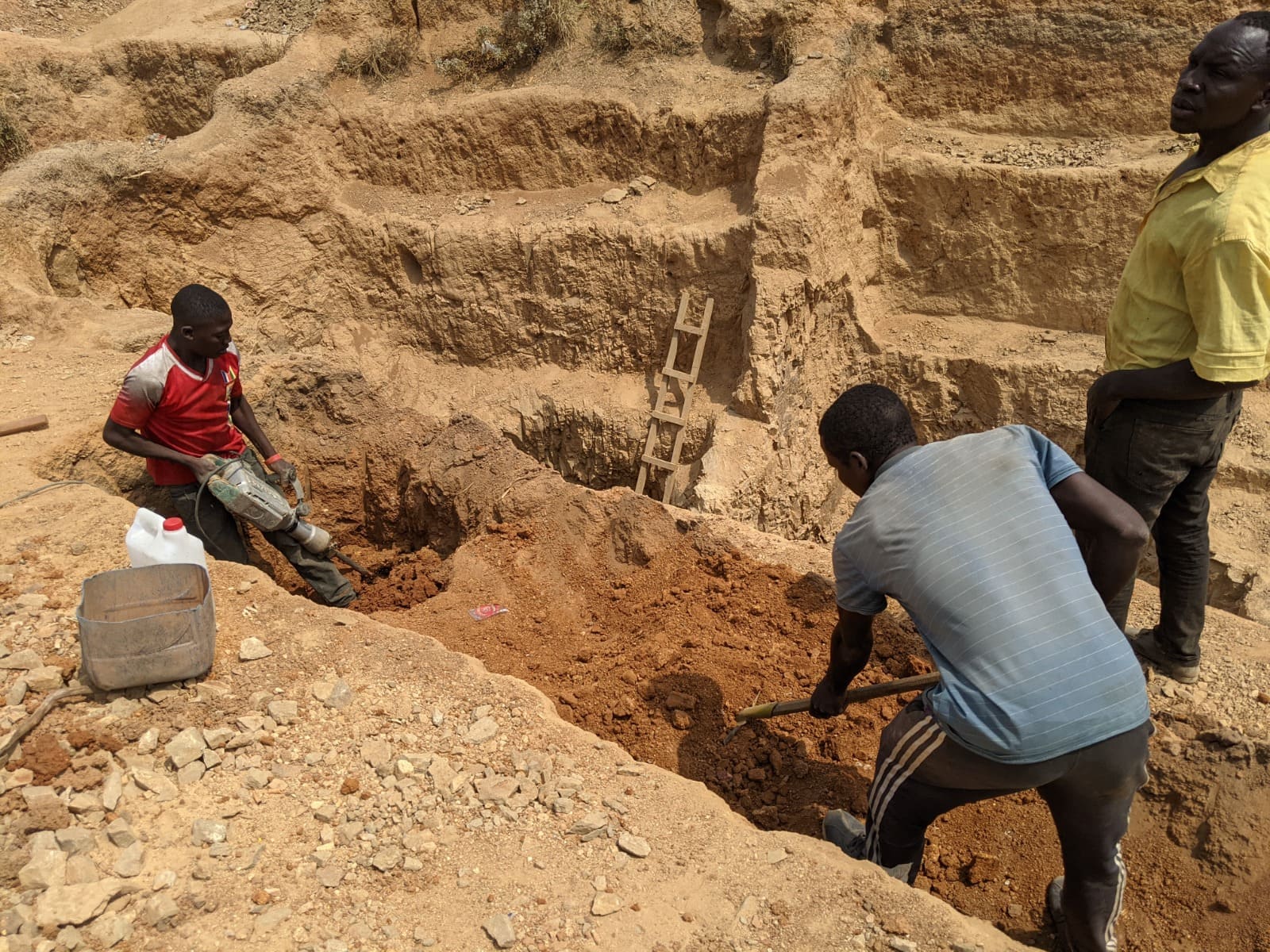 Lire la suite à propos de l’article Exploitation minière artisanale et conservation : alerte sur le Parc National de la Bénoué