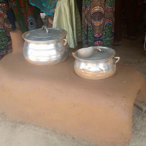 Des foyers améliorés pour faciliter la vie des femmes riveraines du Parc Nationale de la Bénoué – Région du Nord Cameroun