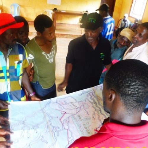 La communauté d’AMPEL utilise la cartographie participative pour défendre leurs droits fonciers